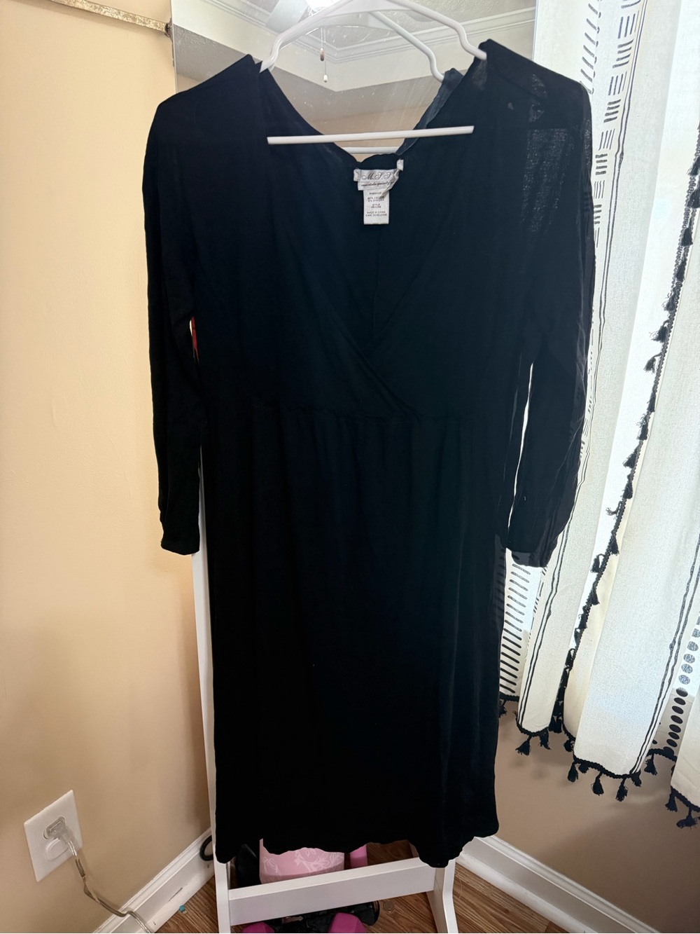 Max Studio Black Long Sleeve V-Neck Midi Dress